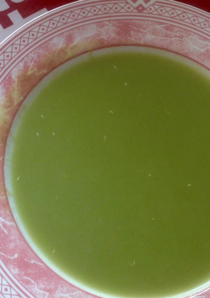 Una foto de Sopa verde de col Pack choi con puerros