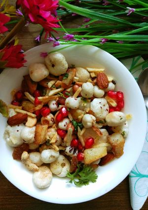 मखाना भेल (Makhana bhel recipe in Hindi) रेसिपी मुख्य फोटो
