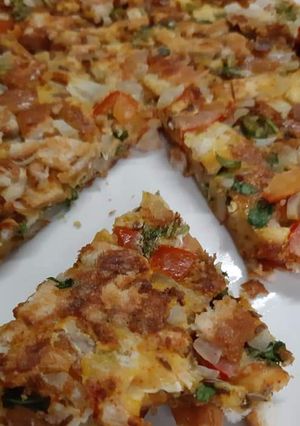 A picture of Omlate bread pizza😜😊.