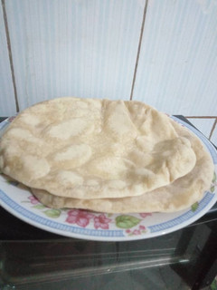 A picture of Roti/ Tortillas.