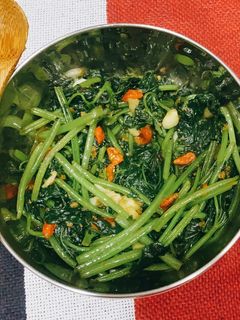 蒜炒枸杞地瓜葉 - 快煮鍋10分鐘料理 的食譜成品照片