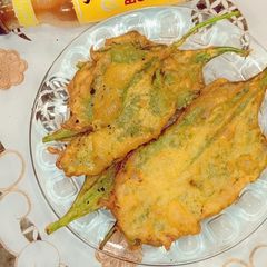 A picture of Palak ke pakoray.