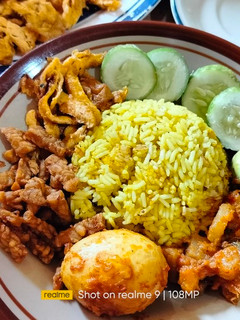 Foto resep Judul : nasi kuning mudah rice cooker ala dapur sunarti