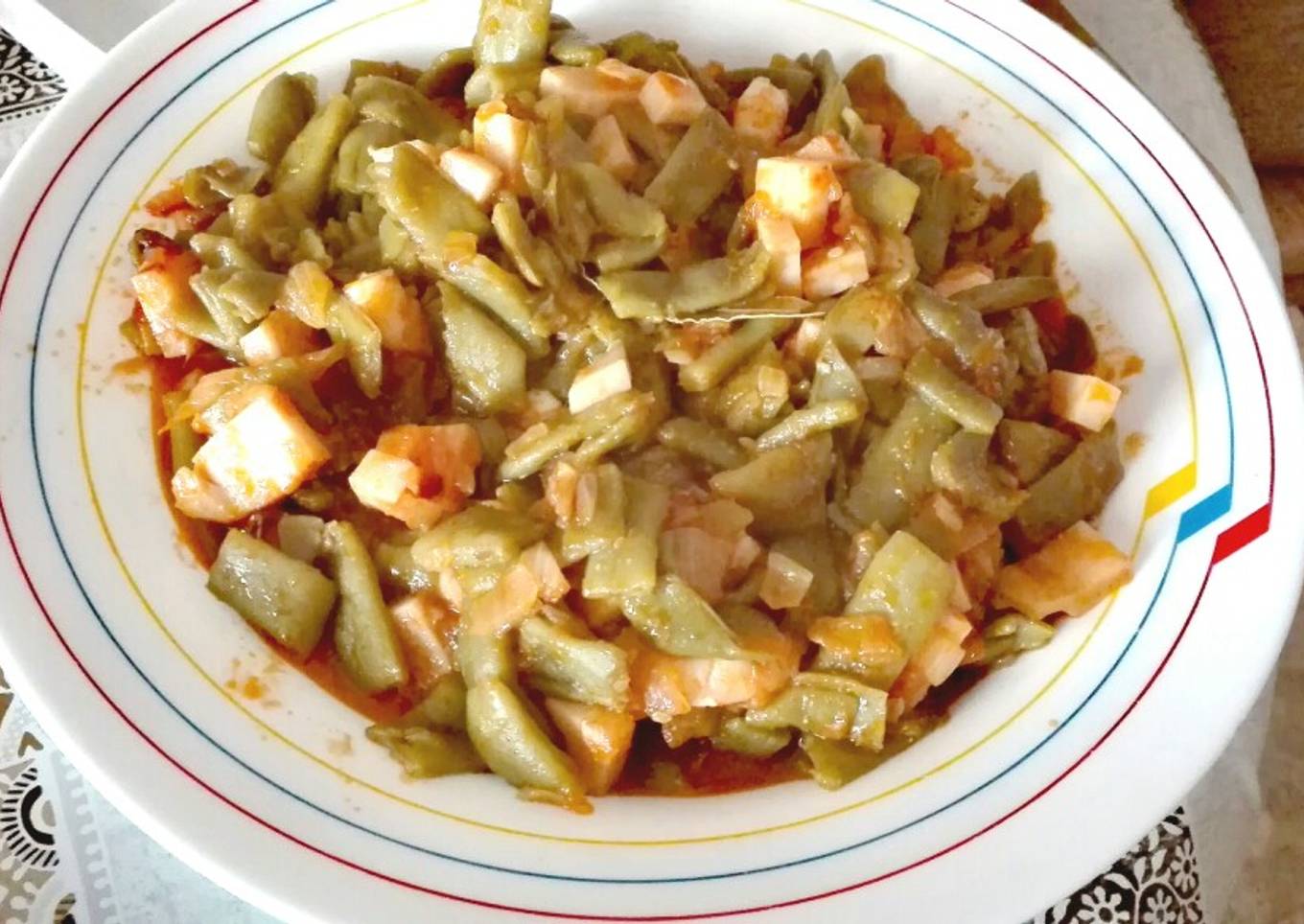 Judías verdes en conserva salteadas con gambas y pechuga de pollo