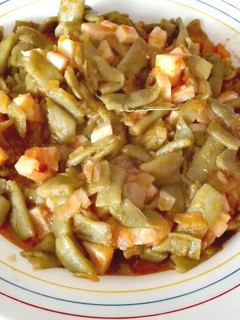 Una foto de Judías verdes en conserva salteadas con gambas y pechuga de pollo