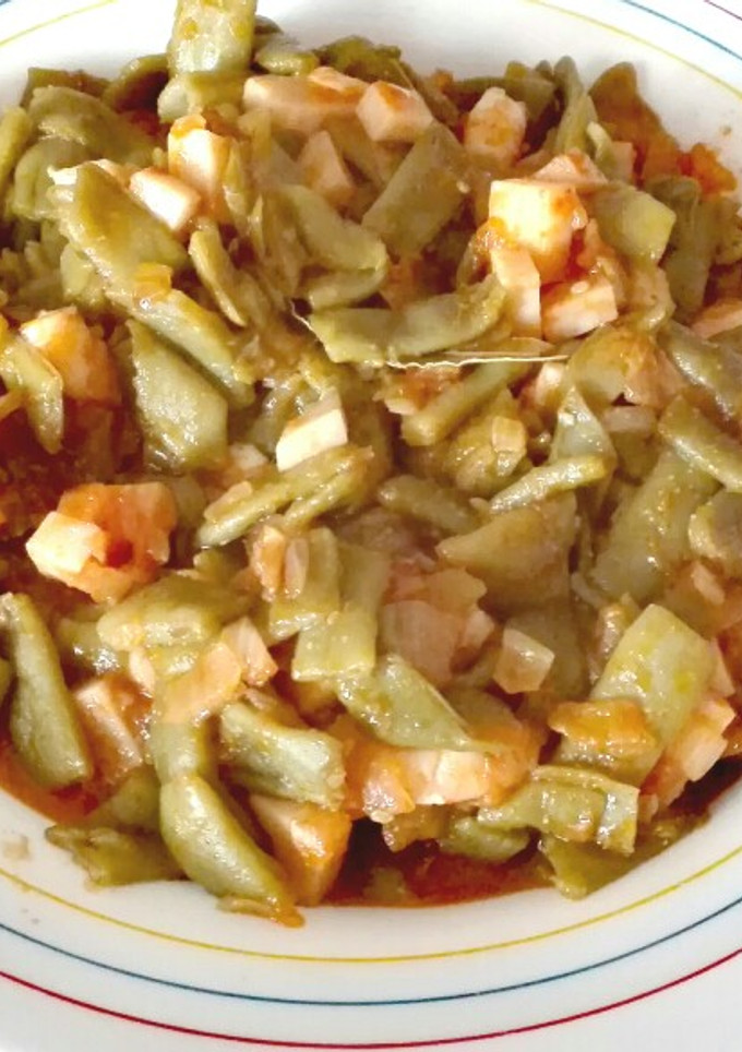 Una foto de Judías verdes en conserva salteadas con gambas y pechuga de pollo