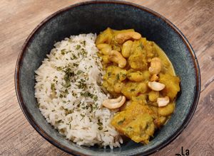 Une photo de Curry de haricots blancs courge