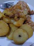 อบไก่หมักผงปรุงรสหม่าล่าและมันฝรั่ง