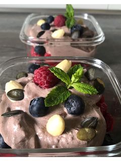 Frühstücks-Joghurt mit Beeren und Mandeln Rezepthauptbild