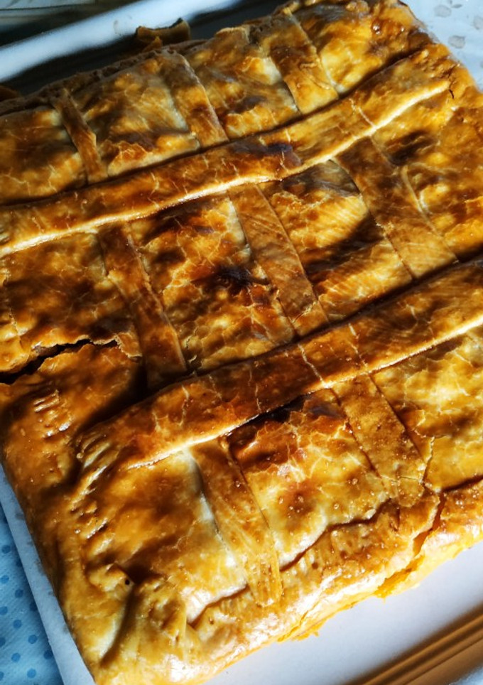 Una foto de Empanada de carne, con masa de Mercadona