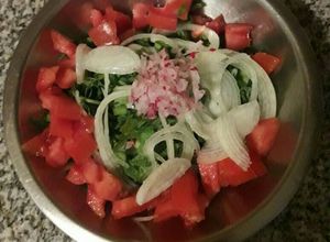 Una foto de Ensalada de hoja de rabanito