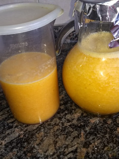 Una foto de Licuado de piña, mandarina y banana🍌🍍🍊