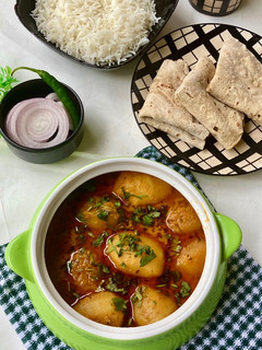 कुकर वाले दम आलू (रेस्टोरेंट स्टाइल)(Cooker wale dum aloo recipe in hindi) रेसिपी मुख्य फोटो