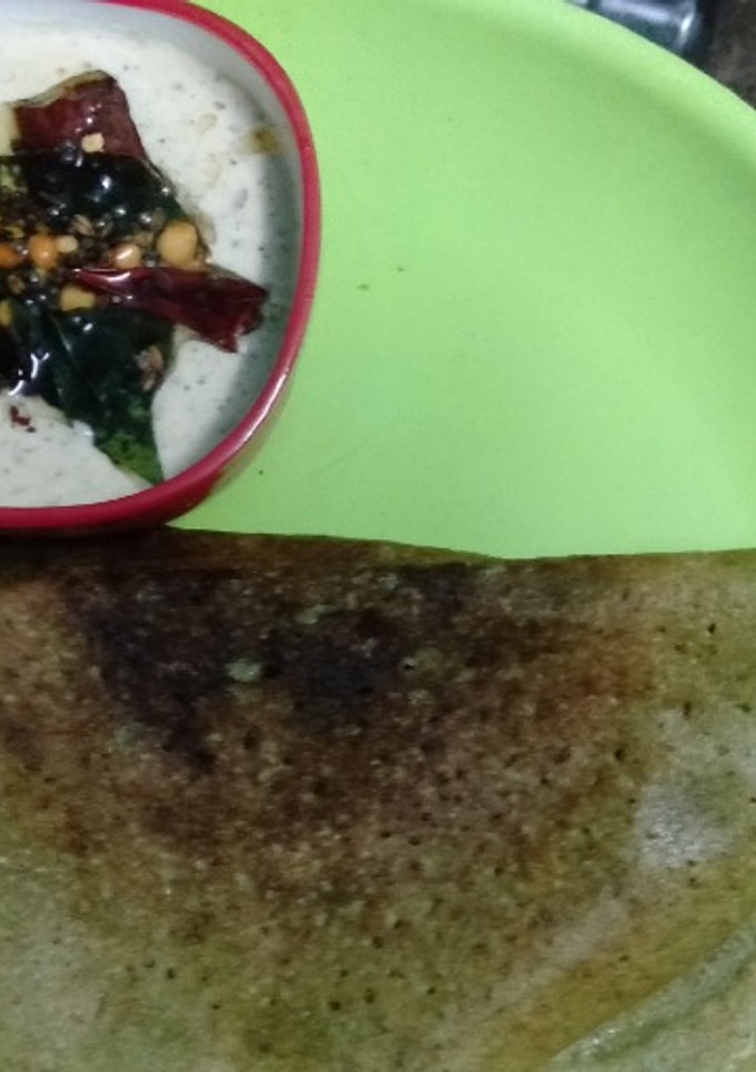 முடக்கத்தான் கீரை தோசை மற்றும் உளுந்து சட்னி (Mudakathan Keerai Dosai Recipe in Tamil) செய்முறை முக்கிய புகைப்படம்