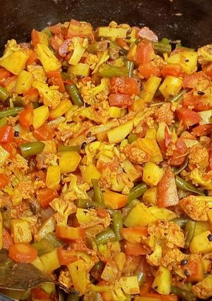 মিক্সড ভেজিটেবল(mixed vegetable recipe in Bengali) রেসিপির প্রধান ছবি