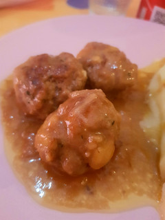 Una foto de Albóndigas en salsa de cebolla