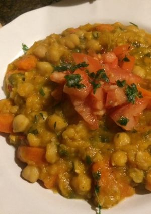 Una foto de Cocina antifrío: Guiso de garbanzos y hortalizas (todo vegetal)