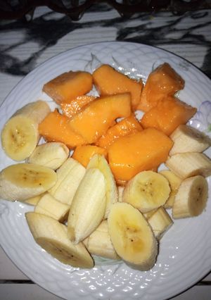 A picture of Banana and paw paw.