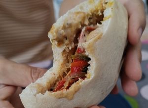 Foto principal de Pan de Pita con pollo y pimientos