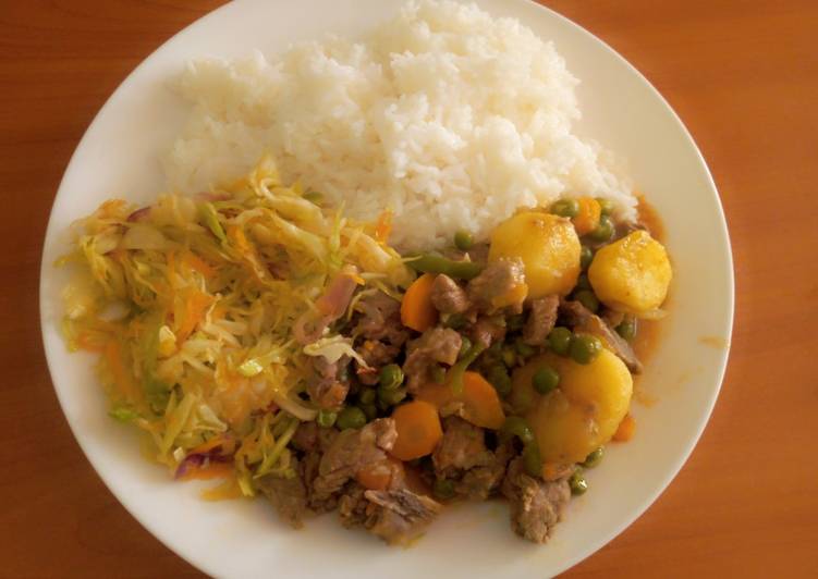 White rice with beaf stew & steamed cabbage