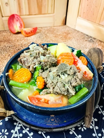 Langkah Gampang Menyiapkan Resep Sop Tulang Sapi yang Lezat Anti Ribet, Uenak Banget