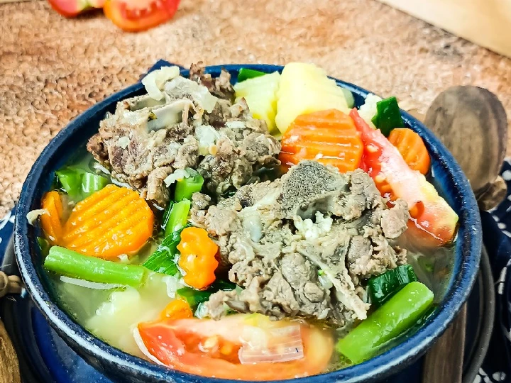 Langkah Gampang Menyiapkan Resep Sop Tulang Sapi yang Lezat Anti Ribet, Uenak Banget