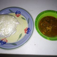 A picture of Iyàn and ogbono.
