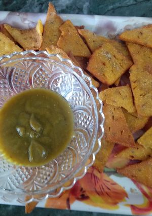 A picture of मक्के के आटे के चिप्स (nachos).