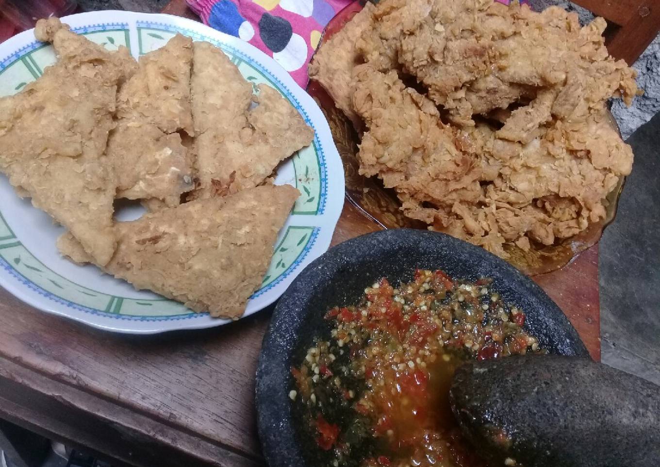 Ayam goreng ala kfc dan tempe crispy plus sambel geprek