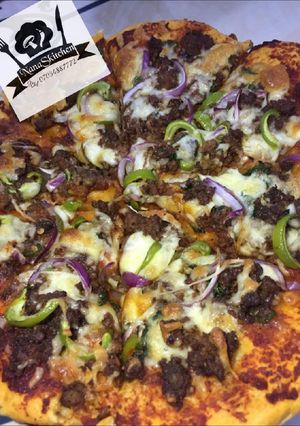A picture of Pizza 🍕.