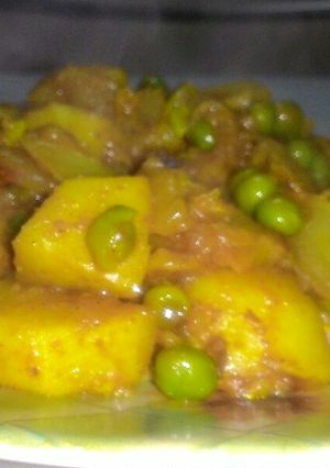 A picture of Turnip potato & peas vegetable.