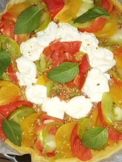 Une photo de Tarte tomate mozzarella et basilic