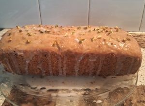 Una foto de Budín de limón y pistachos🍋