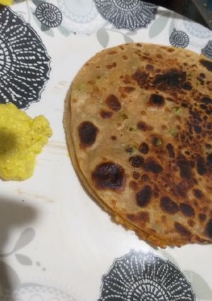 આલૂ મટર પરાઠા (Alu Mutter Paratha recipe in Gujarati) રેસીપી મુખ્ય ફોટો