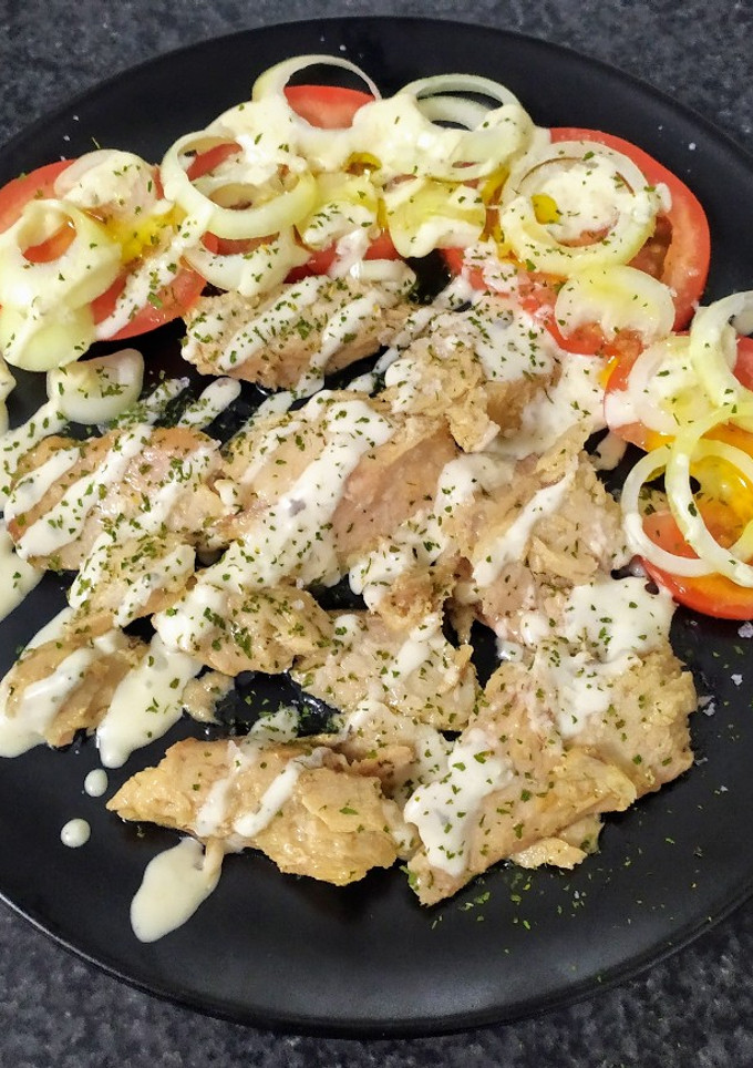Una foto de Ensalada de tomate y ventresca de atún