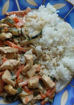 Cukkinis répás tejszínes csirke recept fotója
