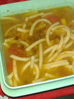 Una foto de Fideos en su jugo