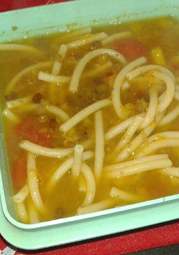 Una foto de Fideos en su jugo