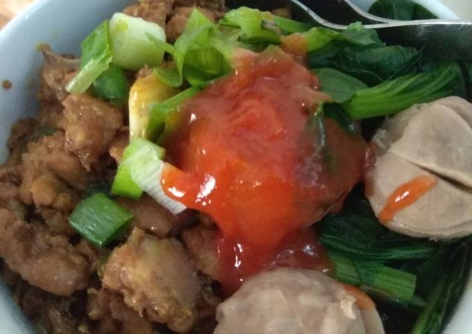 Resep: Mie Ayam Bumbu Kuning Istimewa