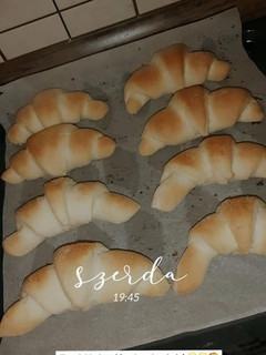 Sós kifli, kelesztés nélkül recept fotója