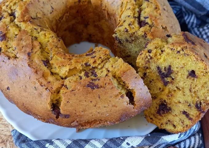 Ricetta di Qualsiasi notte della settimana Ciambella zucca stracchino e cioccolato fondente