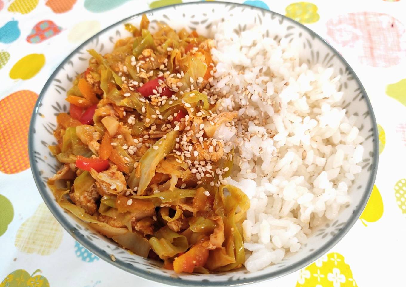 Repollo rehogado con tofu