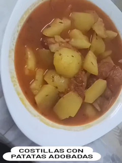 Una foto de Costillas con patatas
