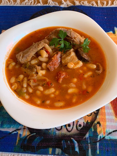 Una foto de Alubias blancas con costillas