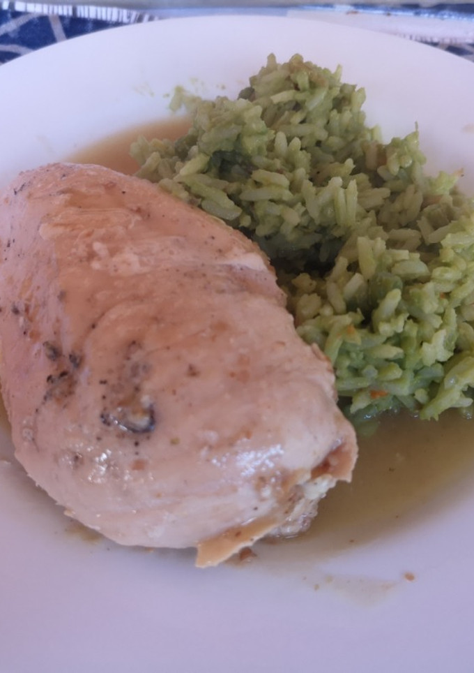 Una foto de Pollo al ajillo