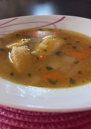 Karalábéleves vajas grízgaluskával recept fotója