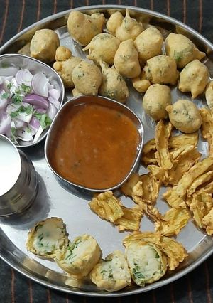 મિક્સ ભજીયા (mix bhajiya Recipe in gujarati) રેસીપી મુખ્ય ફોટો