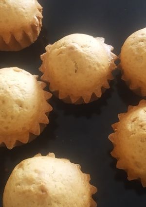A picture of Vanilla Cupcakes.