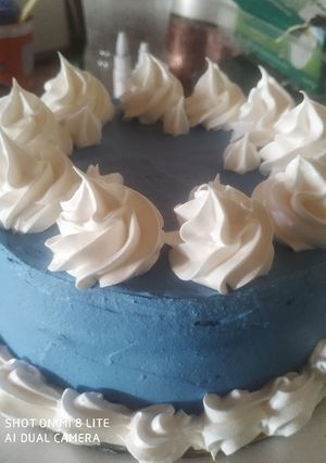 Una foto de TORTA DE CREMA SABOR CHANTILLY, DULCE DE LECHE Y MERENGUE !!!
