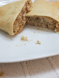 Una foto de Masa de pizza rellena de lomo en salsa MCC